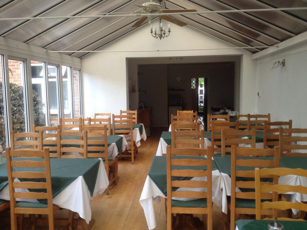 Gainsborough Lodge Horley Restaurante foto
